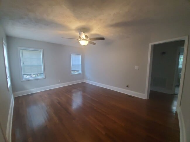 Foto del edificio - 202 Brainerd Ave