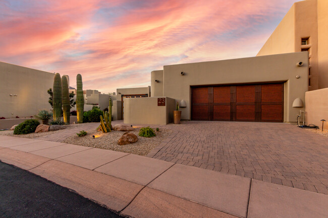 Building Photo - Elegant Townhouse with Resort-Style Living...