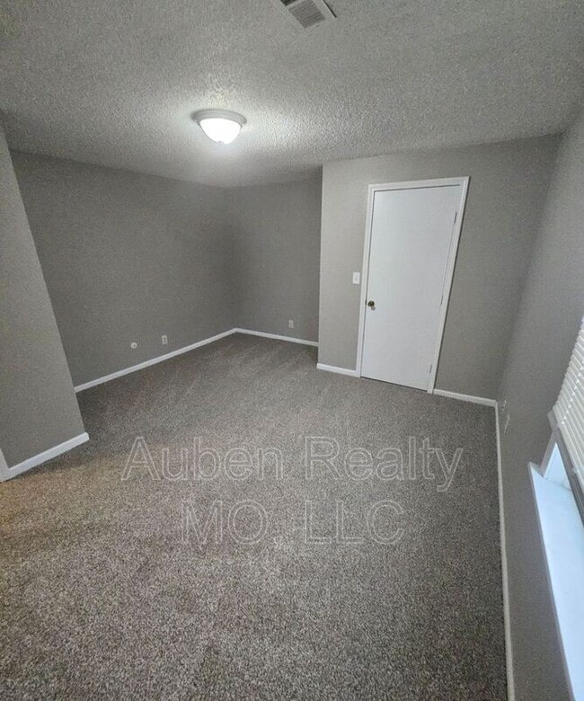 Building Photo - 11757 Wood Oak Ave