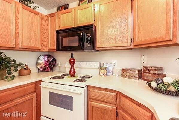 Foto del edificio - 2420 Bibury Ln
