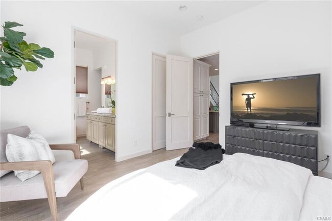 Foto del edificio - 432 1/2 Goldenrod Avenue, Newport Beach, CA 92625 - 2 BR 3 BA condo