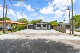 Building Photo - 2638 SW 30th Ct