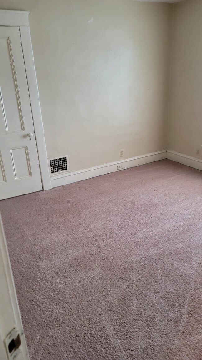 Bedroom - 914 Walnut St