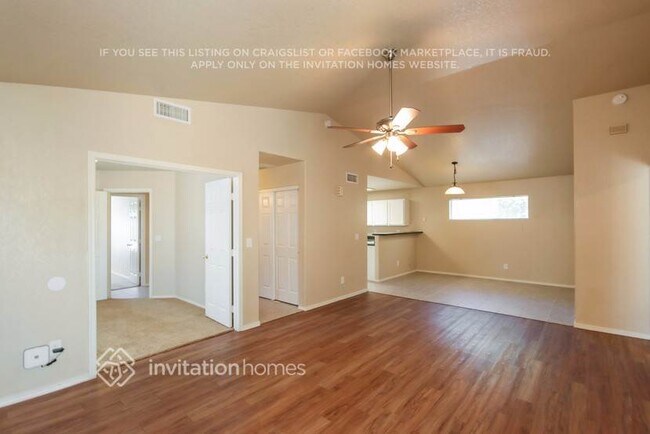Foto del edificio - 8142 W Mescal St
