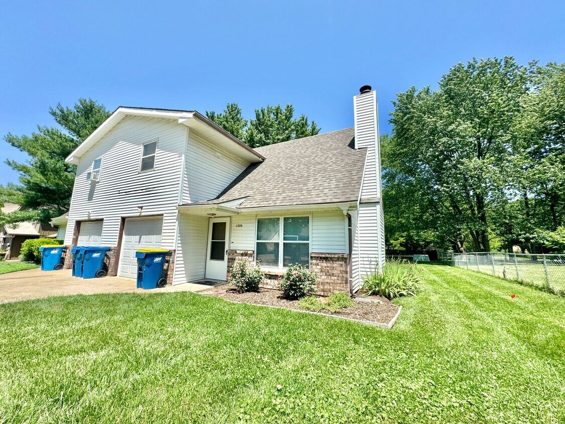 14001528 La Chateau Dr Unit 1526, Liberty, MO 64068 Room for Rent in