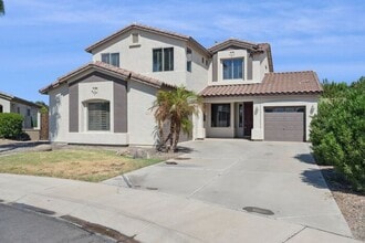 Building Photo - 2524 E Chester Dr