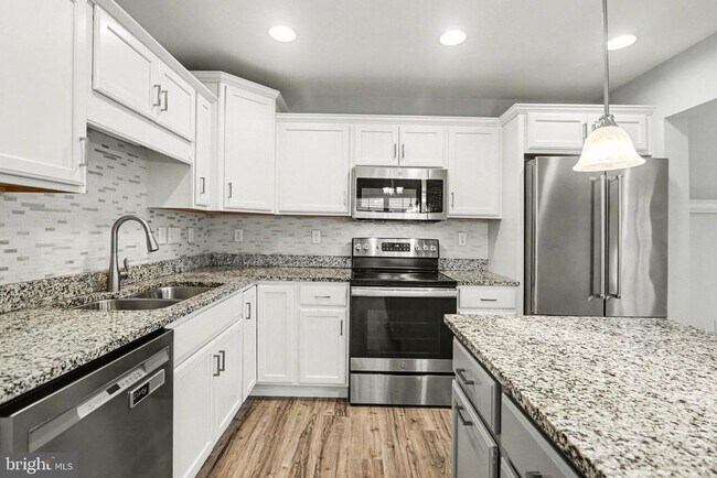 Foto del edificio - 8110 Kelly Dr