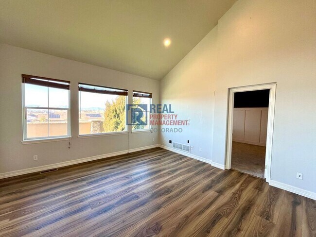 Foto del edificio - 7665 Buckeye Tree Ln