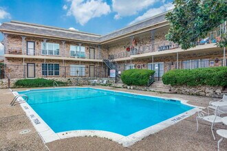 Building Photo - 4405 Bellaire Dr S