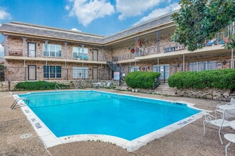 Building Photo - 4405 Bellaire Dr S