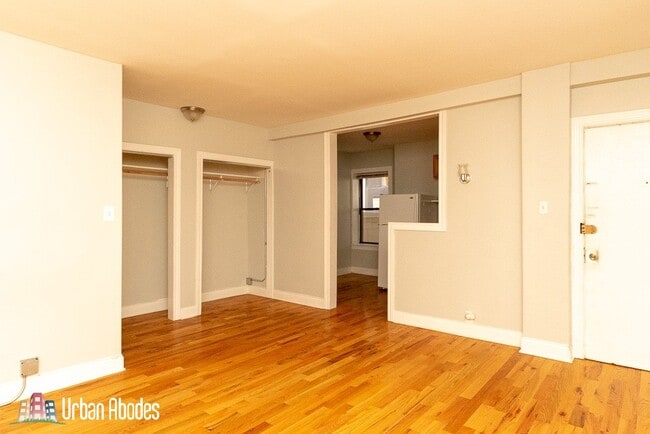 Building Photo - 1337 N Dearborn St