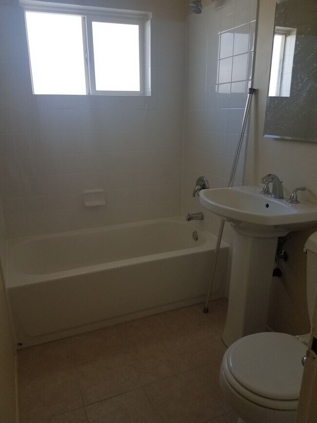 Building Photo - 566-568 Emory Street