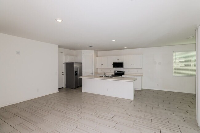 Foto del edificio - 9259 E Static Ave