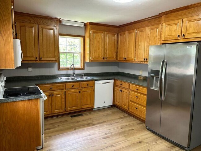 Photo - 617 4th St House