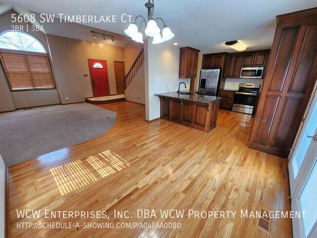 Building Photo - Executive 3BR, 2.5BTH home in Prairie Trac...