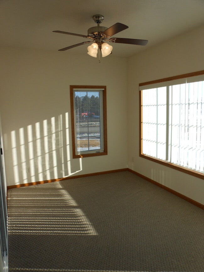 Foto del edificio - 1323 Main Ave S