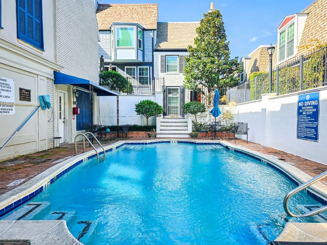 Building Photo - 811 Lovett Blvd