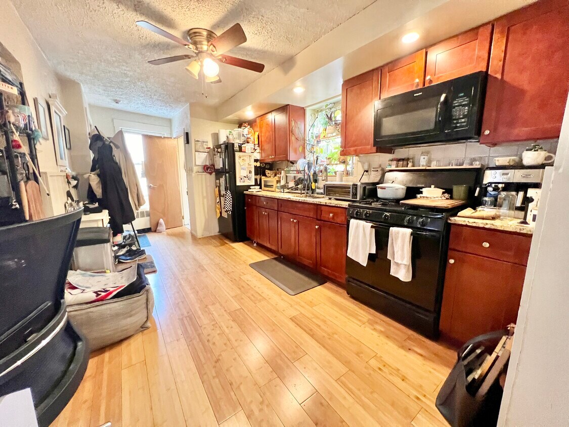 Primary Photo - 33 North Sq