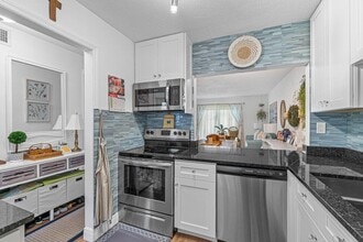 Building Photo - 2855 Garden Dr S
