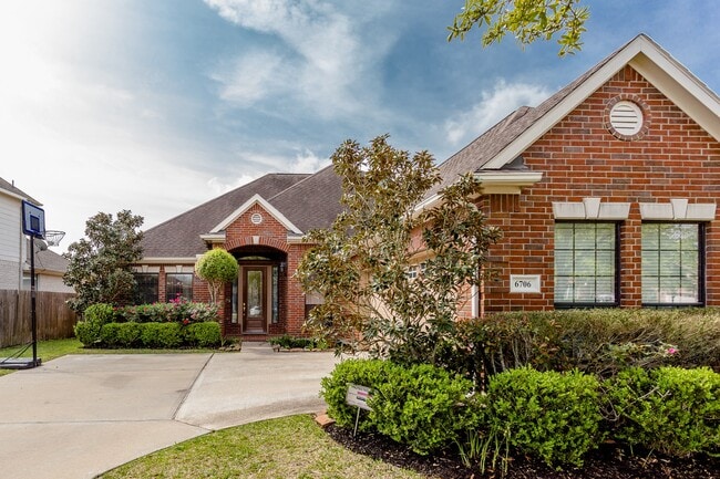 Foto del edificio - 6706 Ashworth Dr