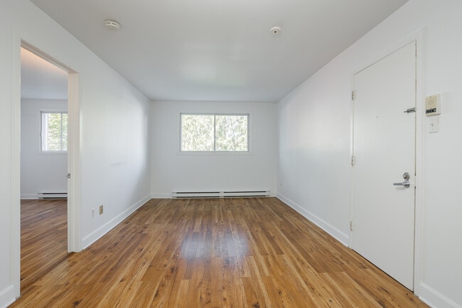Building Photo - 305 Rue Pineault