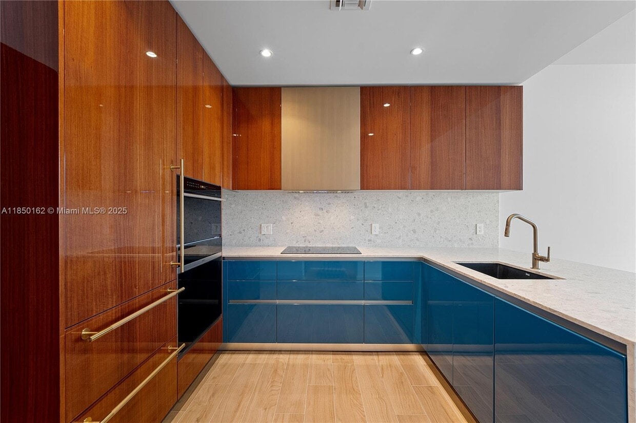 Foto principal - 2678 Tigertail Ave