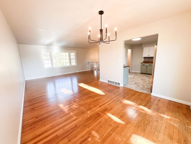 Foto del edificio - 4 bed/ 2 bath Single-Family Home