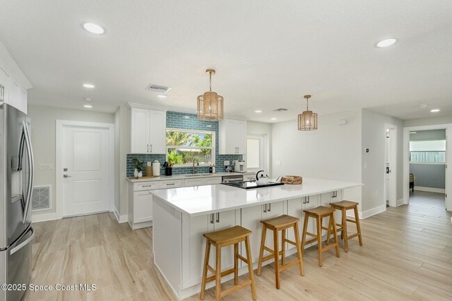 Foto del edificio - 100 Bel Aire Dr