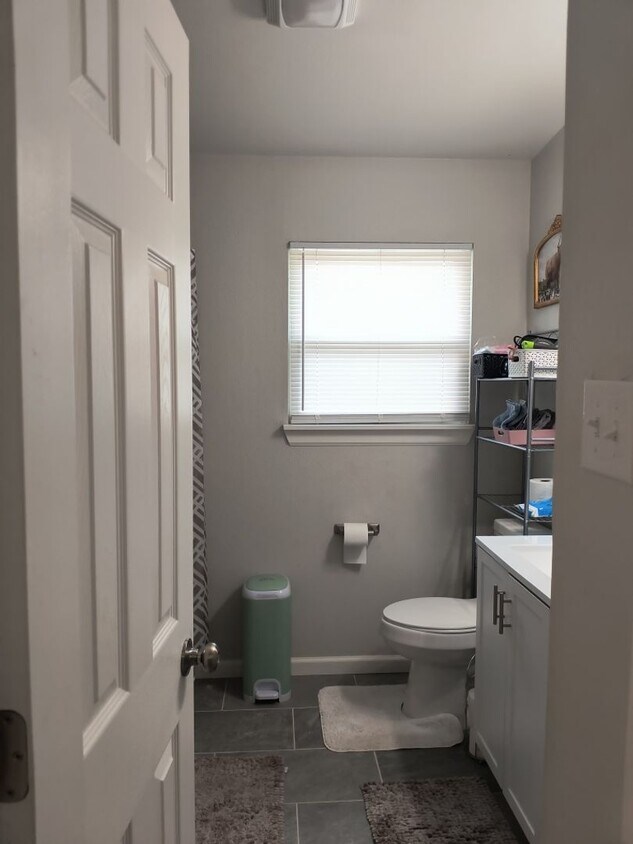 Building Photo - Discover your new 3 bed/1.5 bath home, swe...