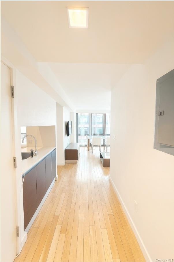 Building Photo - 39-16 Prince St