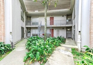 Building Photo - 8211 Katy Fwy