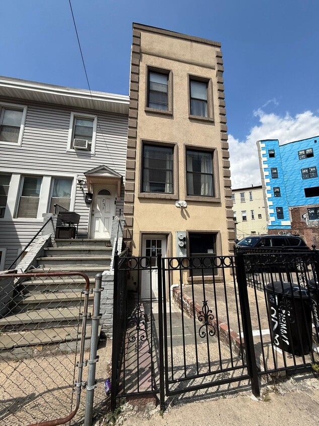Foto principal - 273 Fairmount Ave
