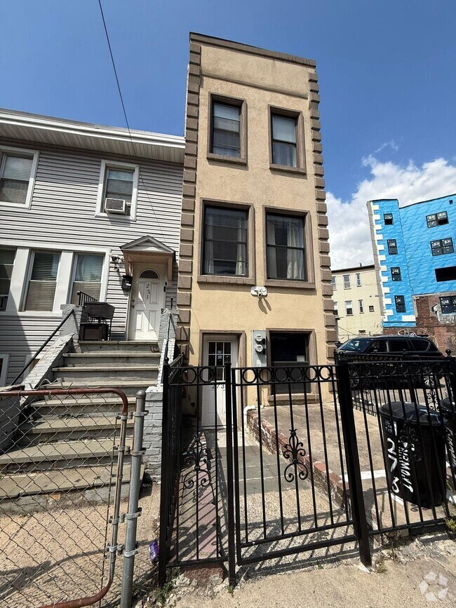 Building Photo - 273 Fairmount Ave