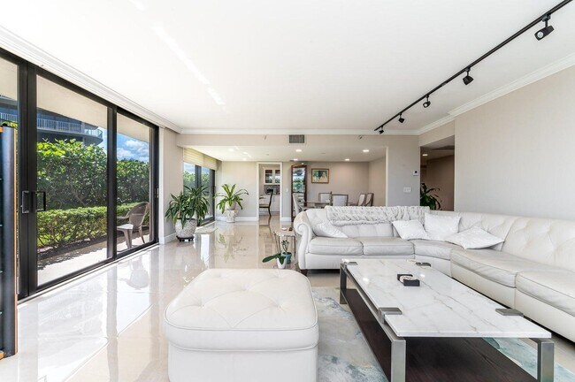 Foto del edificio - 3390 S Ocean Blvd