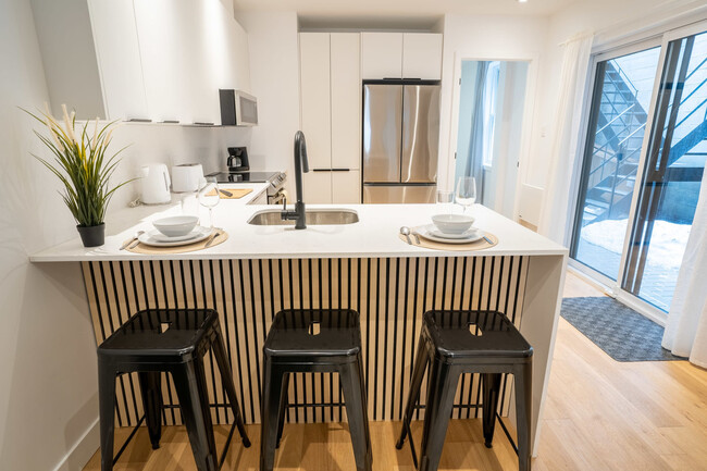 Building Photo - 2440 Rue de Rouen