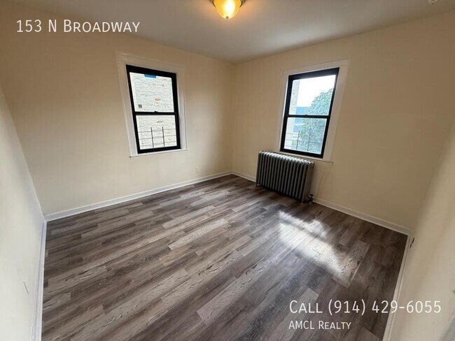 Building Photo - 153 N Broadway-