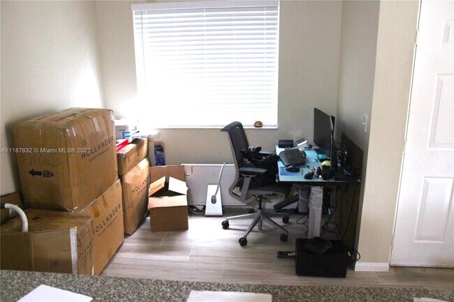 Foto del edificio - 8010 N Nob Hill Rd