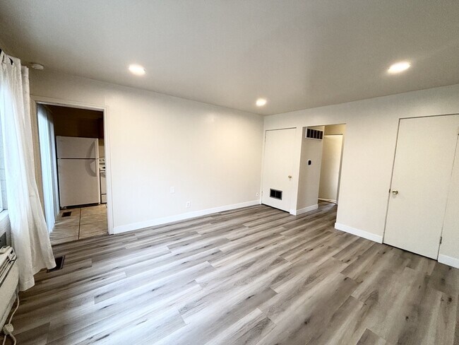 Building Photo - 3605 S 900 E