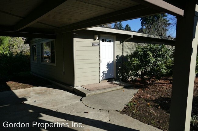 Building Photo - 12502-12504 SE Shell Ln