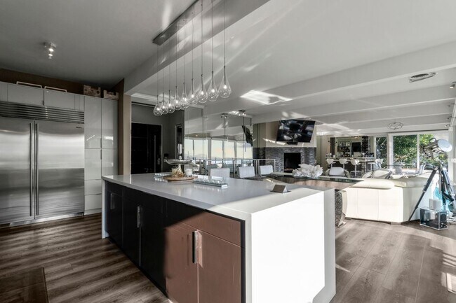 Foto del edificio - 1737 Sunset Plaza Dr