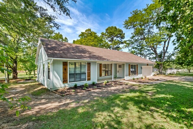 Building Photo - 4024 E Wagon Wheel Rd