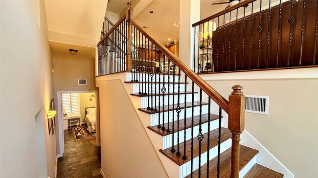 Building Photo - 1013 Gross St