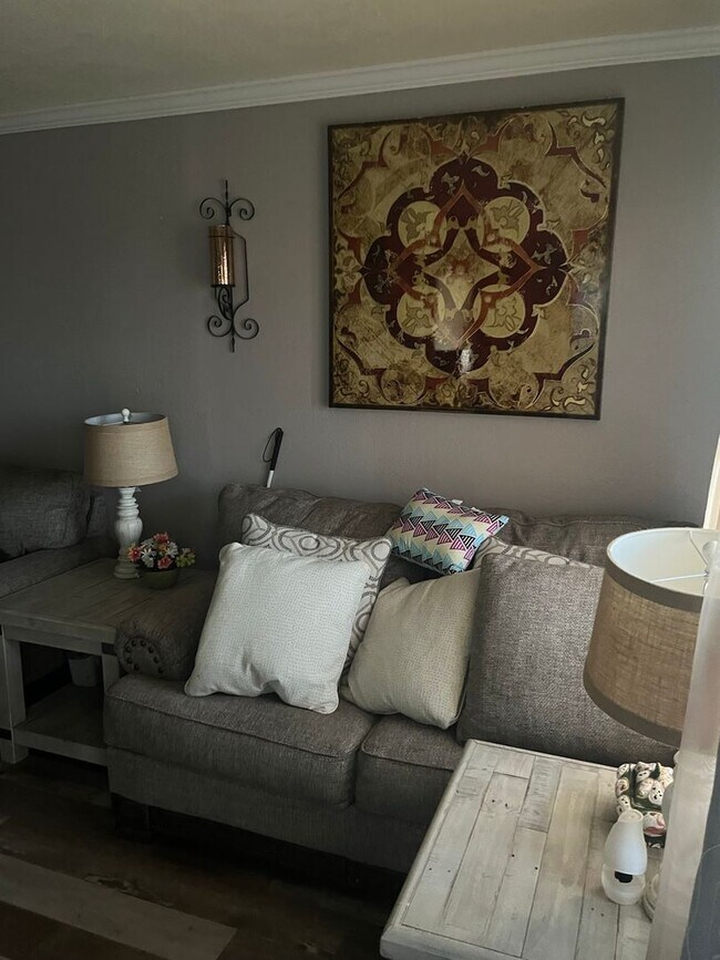 Foto del edificio - 3 bedroom 1.5 bathroom! HOUSING ACCEPTED!