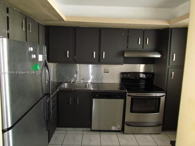 Foto del edificio - 8320 Sands Point Blvd