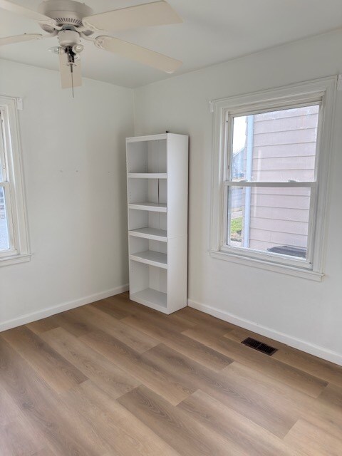 Dormitorio 2 - 1134 Goodman Ave