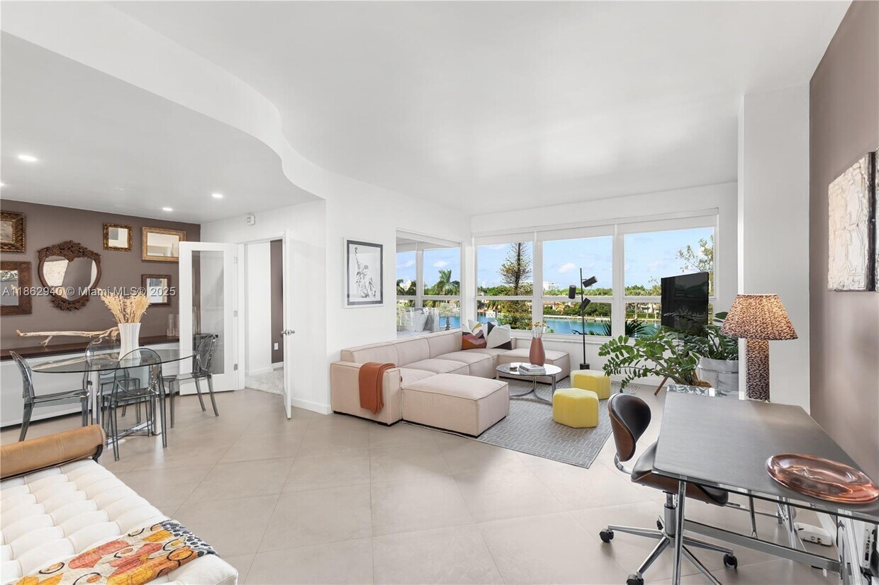 Foto principal - 4925 Collins Ave