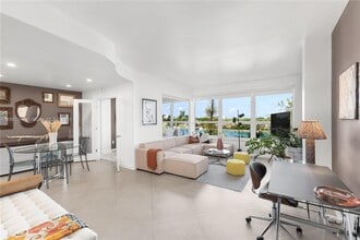 Building Photo - 4925 Collins Ave