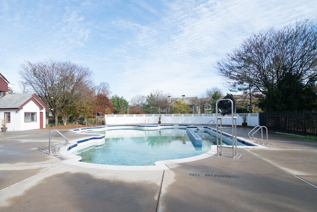 Building Photo - 3309 Sir Thomas Dr