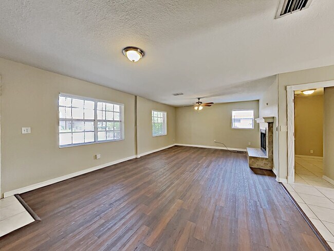 Foto del edificio - 4204 E 98th Ave