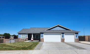 Building Photo - 3511 Hovley Ln